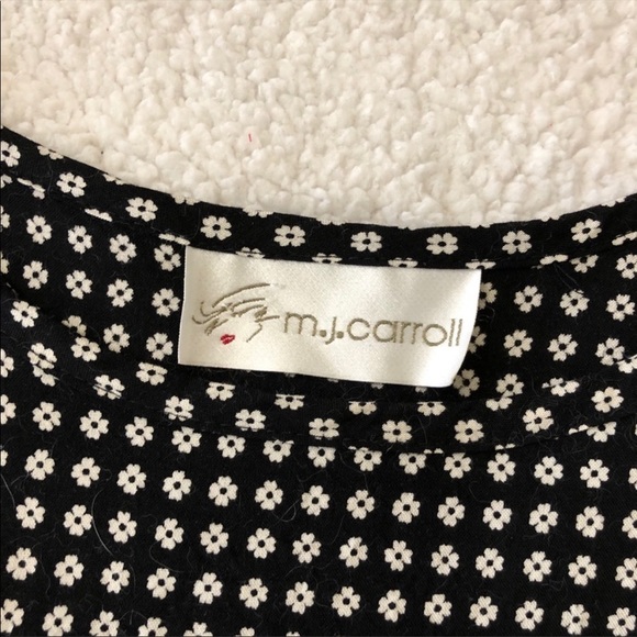 Vintage Black and White Daisy blouse - Picture 3 of 4